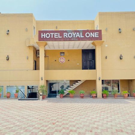 Hotel Royal One Multan Dış mekan fotoğraf