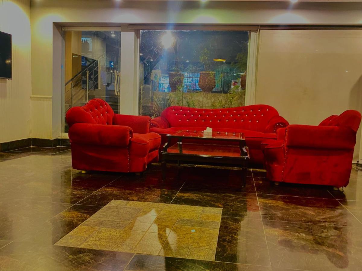 Hotel Royal One Multan Dış mekan fotoğraf