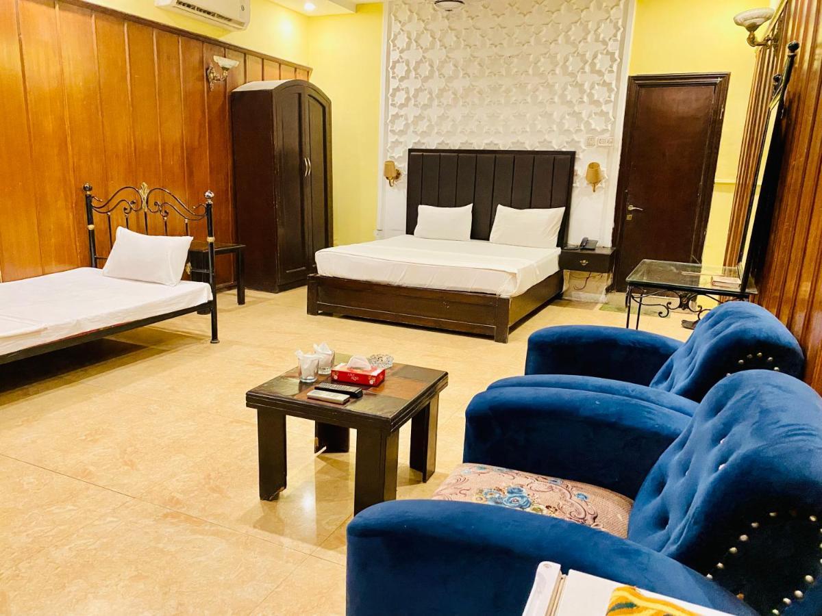 Hotel Royal One Multan Dış mekan fotoğraf