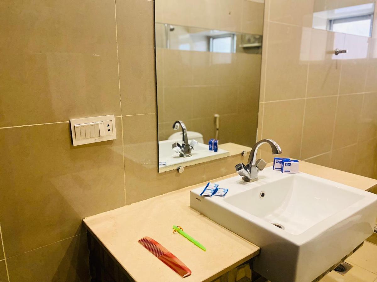 Hotel Royal One Multan Dış mekan fotoğraf