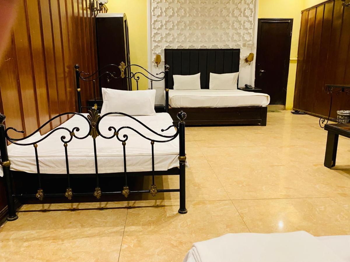 Hotel Royal One Multan Dış mekan fotoğraf