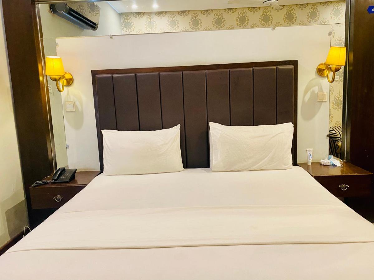 Hotel Royal One Multan Dış mekan fotoğraf
