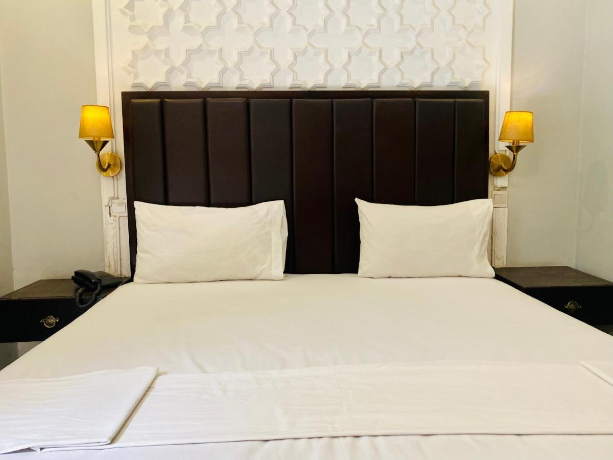 Hotel Royal One Multan Dış mekan fotoğraf