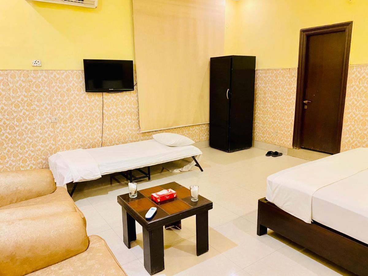 Hotel Royal One Multan Dış mekan fotoğraf