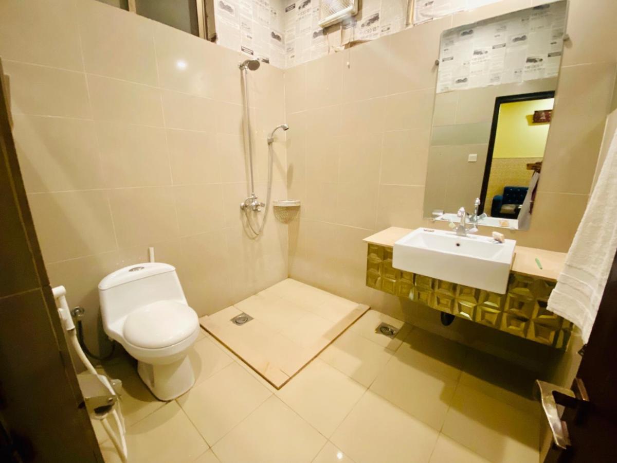 Hotel Royal One Multan Dış mekan fotoğraf